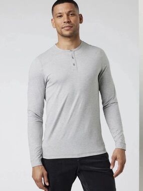 Vuori Ease Henley Shirt Men Medium Gray Performance Long Sleeve Lightweight L